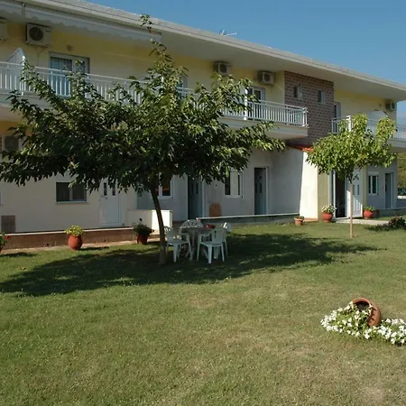Garden Bungalows Hotel *
